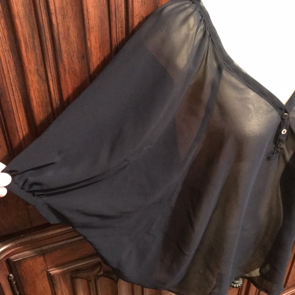 🌺 NWT LOVE CULTURE BATWING TOP - Picture 2 of 6